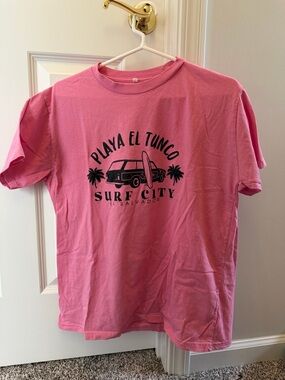 Playa El Tunco (El Salvador) Surf City Pink Graphic Tee